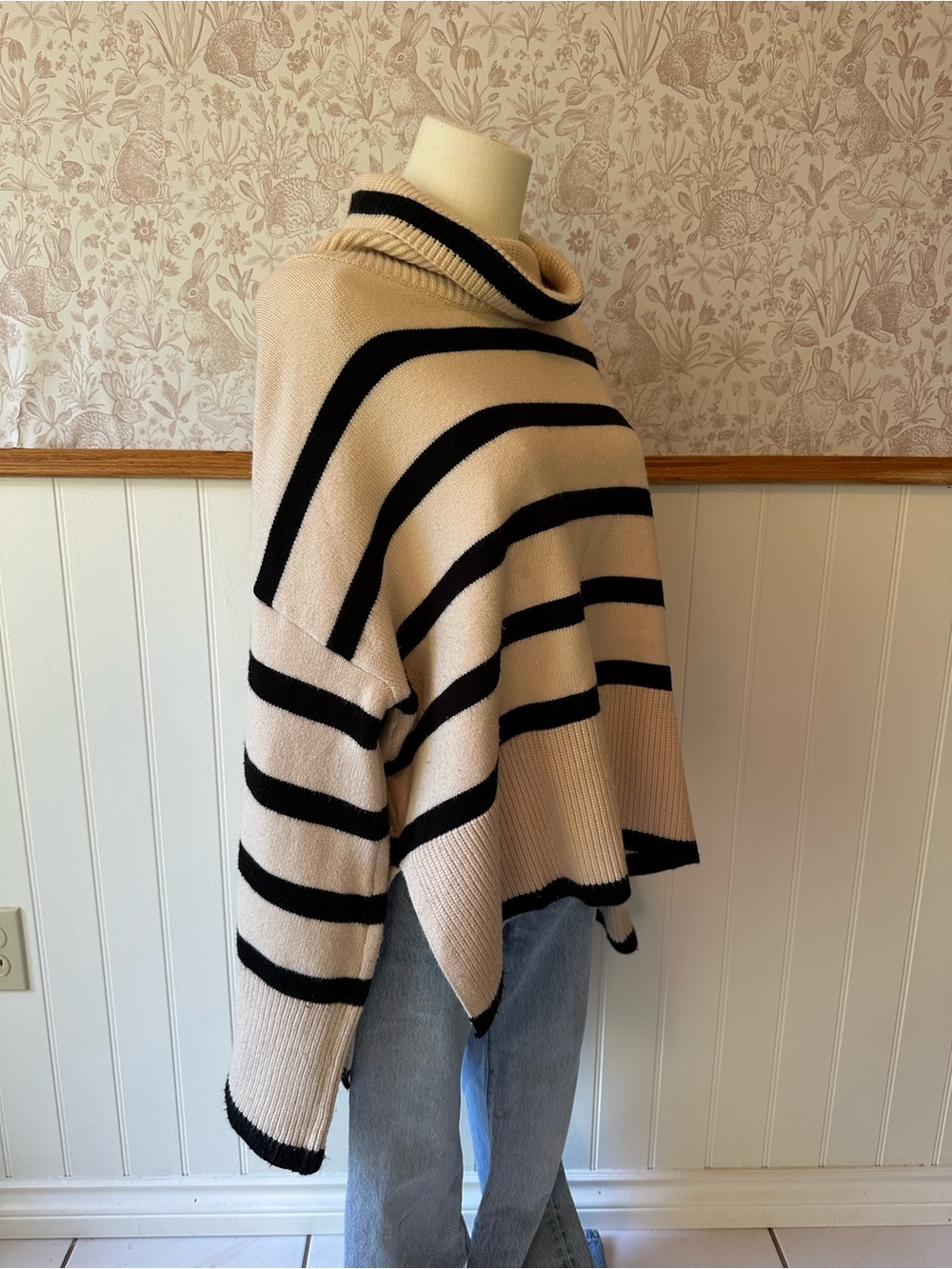 Entro Striped Oversized Turtleneck Sweater – Size Large - Picture 5 of 8
